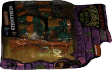 Carica l'immagine nel visualizzatore di Gallery, Giochi Preziosi - Michelangelo Tartarughe Ninja Caos Mutante, Michelangelo in versione Action Figure Base Articolata da 12 cm, Personaggio con Armi da Combattimento, Per Bambini dai 4 anni