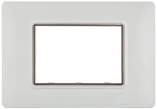 Carica l'immagine nel visualizzatore di Gallery, Vimar 0R14943.01 Calotta da parete IP55, 3 moduli Eikon, Arké e Plana, con viti, per scatole da incasso 3 moduli, bianco