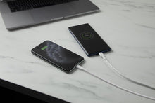 Carica l'immagine nel visualizzatore di Gallery, Belkin Doppio caricabatteria da parete USB-A da 24 W Boost Charge (per iPhone 14, 14 Plus, 14 Pro, 14 Pro Max, iPhone 13