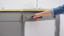 Carica l'immagine nel visualizzatore di Gallery, Dulux Smalto Satinato all'Acqua per Metallo Plastica e Legno Pronto all'Uso per Esterni e Interni, 0.5 Litri, Bianco