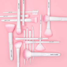Carica l'immagine nel visualizzatore di Gallery, Wet n Wild, Makeup Brush, Pennello per Blush, Ideale per Applicazione sulle Guance, Facili da Usare, per Makeup &amp; Access