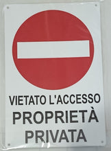Carica l'immagine nel visualizzatore di Gallery, Cartello Proprietà Privata Divieto di accesso 20x30cm 2pezzi Preforati Pvc Impermeabili Esterno Interno