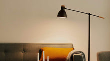 Carica l'immagine nel visualizzatore di Gallery, Amazon Basics Confezione da 2 lampadine a LED, con attacco Edison E27, piccole, da 13 W (equivalenti a 100 W), Bianco Fr