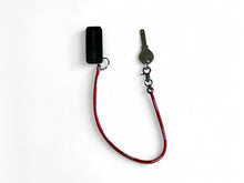 Carica l'immagine nel visualizzatore di Gallery, FLLAGG20 1X Portachiavi Block Shaft Rosso 38cm in Silicone con Moschettone