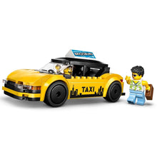 Carica l'immagine nel visualizzatore di Gallery, LEGO City Taxi giallo 60487