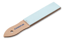 Carica l'immagine nel visualizzatore di Gallery, STAEDTLER - Carta vetrata (12 Fogli di Carta vetrata fine su Manico in Legno, per temperare, per Forme coniche o Curve e