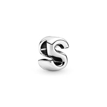 Carica l'immagine nel visualizzatore di Gallery, PANDORA Charm Lettera in argento sterling