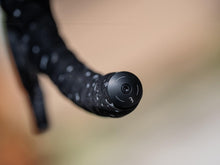 Carica l'immagine nel visualizzatore di Gallery, BBB Cycling - Tappi terminali per manubrio, ScrewOn in alluminio, robusta struttura in alluminio con superficie riflette