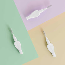 Carica l'immagine nel visualizzatore di Gallery, CURASEPT Scovolini Dentali Originali | Spazzolini interdentali Proxi P06 (filo 0,6 mm) | Bianco | Pulizia Profonda della