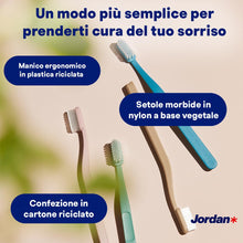 Carica l'immagine nel visualizzatore di Gallery, Jordan ® | Spazzolino manuale morbido Clean Smile | manico in plastica riciclata, setole in nylon vegetale, confezione c