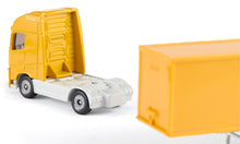 Carica l'immagine nel visualizzatore di Gallery, Siku Camion DHL Volvo