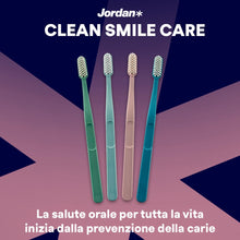Carica l'immagine nel visualizzatore di Gallery, Jordan ® | Spazzolino manuale morbido Clean Smile | manico in plastica riciclata, setole in nylon vegetale, confezione c