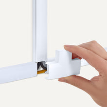 Carica l'immagine nel visualizzatore di Gallery, Amazon Basics Canalina Passacavi per Gestione Cavi Sotto la Scrivania, TV a Parete, Casa e Ufficio, 406,4cm, Bianco