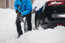 Carica l'immagine nel visualizzatore di Gallery, Fiskars Pala da neve, Lunghezza: 63 cm