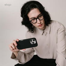 Carica l'immagine nel visualizzatore di Gallery, elago Cover in Silicone Liquido per iPhone 16