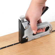 Carica l'immagine nel visualizzatore di Gallery, Amazon Basics Graffettatrice robusta, sparapunti 3 in 1 con 600 graffette, per tappezzeria, riparazioni domestiche, fale