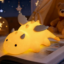 Carica l'immagine nel visualizzatore di Gallery, Euakee Luce Notturna a Forma di Drago, Lampada Notturna Bambini, 7 Colori, Tocco Portatile 1200mAh Batteria Lampada&amp;Timi
