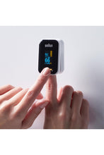 Carica l'immagine nel visualizzatore di Gallery, Braun Pulsossimetro 1, Monitor accurato per ossigeno nel sangue da dito, Clinicamente validato, Per chi soffre di BPCO, 