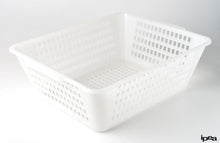 Carica l'immagine nel visualizzatore di Gallery, IPEA Cesta Forata in Plastica Rettangolare Multiuso - Made in Italy - 33 x 33 x 16 cm - Cesto per Bucato, Casa, Bagno, Biancheria - Bacinella con Fori - Contenitore Traforato - Vaschetta Bianca