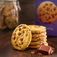 Carica l'immagine nel visualizzatore di Gallery, Milka Cookies XL Choco Biscotto Maxi Croccante con Golose Pepite di Cioccolato al Latte Milka. Con Latte 100% Alpino. 8 