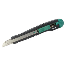 Carica l'immagine nel visualizzatore di Gallery, wolfcraft Coltello con lama a spezzare standard 9 mm I 4141000 I Coltello in plastica con guida in metallo