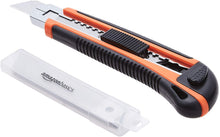 Carica l'immagine nel visualizzatore di Gallery, Amazon Basics taglierino retrattile con manico ergonomico e lama bloccabile in molteplici posizioni con 10 lame affilate