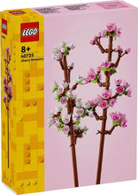 Carica l'immagine nel visualizzatore di Gallery, LEGO Fiori di Ciliegio, Set per Adulti, Bambine e Bambini a Partire da 8 Anni, Regalo per San Valentino per Ragazza, Ragazzo, Donna, Uomo, Lei o Lui, Decorazione Floreale per Casa da Esposizione 40725