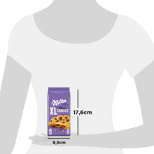Carica l'immagine nel visualizzatore di Gallery, Milka Cookies XL Choco Biscotto Maxi Croccante con Golose Pepite di Cioccolato al Latte Milka. Con Latte 100% Alpino. 8 