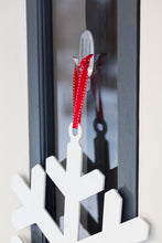Carica l'immagine nel visualizzatore di Gallery, Command Ganci Medi Trasparenti Adesivi, 2 Ganci e 4 Strisce - Accessori Salvaspazio senza Forare il muro, Tenuta: 900g