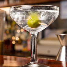Carica l'immagine nel visualizzatore di Gallery, Tanqueray London Dry Gin - 700 ml