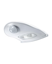 Carica l'immagine nel visualizzatore di Gallery, OSRAM Luce LED per porte con sensore di movimento, a batteria, 4000K, 40lm, 0,95W, IP54, bianca, luce rivolta verso il b