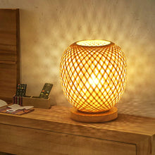 Carica l'immagine nel visualizzatore di Gallery, Lampada da tavolo a lanterna in bambù intrecciato, lampada da comodino, luce notturna in stile rurale, luce decorativa, 