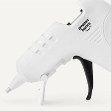 Carica l'immagine nel visualizzatore di Gallery, Amazon Basics Kit per pistola per colla a caldo con 30 bastoncini di colla, 20 W, Presa EU, Bianco