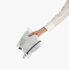 Carica l'immagine nel visualizzatore di Gallery, Brabantia - Sacca per il Lavaggio dei Capi Delicati - Sacchetto Protettivo in Rete per il Bucato per i Capi - Copertura Speciale a Strappo - Set di 3 in 2 Misure - White - 33 x 25 cm / 45 x 33 cm