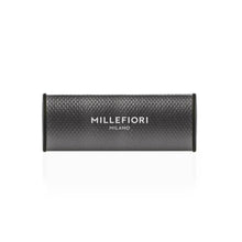 Carica l'immagine nel visualizzatore di Gallery, Millefiori Milano – Icon Profumatore Auto Urban Sandalo &amp; Bergamotto Effetto Metallico – Diffusore Auto con Fragranza Le