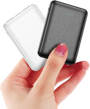 Carica l'immagine nel visualizzatore di Gallery, 2 confezioni Mini Power Bank piccola ma forte batteria esterna 5000 mAh, power bank portatile, con cavo, batteria estern
