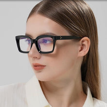 Carica l'immagine nel visualizzatore di Gallery, Hubeye Occhiali da lettura Donna e Uomo Quadrata Montatura Grande con Cerniere a molla Occhiali Anti luce blu (Nero, 0.0