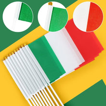 Carica l'immagine nel visualizzatore di Gallery, Bomtop 50 Pezzi Bandiera Italiana, Bandiere Dell'Italia a Manovella, Bandiera Italiana Piccola per Festa Nazionale, Even