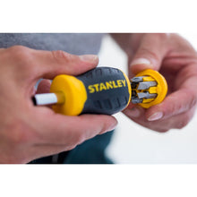 Carica l'immagine nel visualizzatore di Gallery, STANLEY Cacciavite a cricchetto multi-inserto Stubby, 6 inserti, 0-66-357