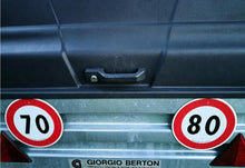 Carica l'immagine nel visualizzatore di Gallery, Adesivi Limite di Velocità 70 e 80 Riflettenti per Auto
