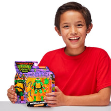 Carica l'immagine nel visualizzatore di Gallery, Giochi Preziosi - Michelangelo Tartarughe Ninja Caos Mutante, Michelangelo in versione Action Figure Base Articolata da 12 cm, Personaggio con Armi da Combattimento, Per Bambini dai 4 anni