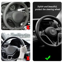 Carica l'immagine nel visualizzatore di Gallery, Fibra di Carbonio Coprivolante Auto,Sicuro e Antiscivolo Accessori Auto per Uomini e Donne,Universale 38cm Copri Volante