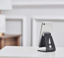 Carica l'immagine nel visualizzatore di Gallery, Amazon Basics Supporto regolabile per cellulare, Singolo, Una piazza e mezza, Nero