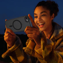 Carica l'immagine nel visualizzatore di Gallery, XTCASE Cover Magnetica per iPhone 7/8/SE 2020/2022 Traslucida Opaca, Nero
