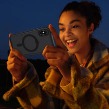 Carica l'immagine nel visualizzatore di Gallery, XTCASE Cover Magnetica per iPhone X / XS Traslucida Opaca, Nero