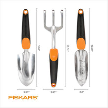Carica l'immagine nel visualizzatore di Gallery, Fiskars Set di Attrezzi da Giardino, 3 Pezzi, con cazzuola Resistente alla ruggine, fioriera e coltivatore, Attrezzi da Giardino per piantare all'aperto, Set di Attrezzi ergonomici da Cortile, Regalo