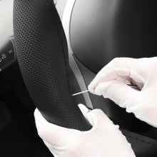 Carica l'immagine nel visualizzatore di Gallery, QWORK® Coprivolante auto universale, 37-38 cm copri volante con ago e filo, coprivolante auto da cucire
