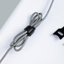 Carica l'immagine nel visualizzatore di Gallery, Amazon Basics Fascette stringicavo regolabili, per organizzare i cavi, 100 pezzi, Nero