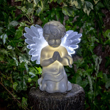 Carica l'immagine nel visualizzatore di Gallery, GardenKraft 12680 Luce d'angelo a LED ad energia solare | Cherubino Commemorativo Con Ali In Fibra Ottica | LED bianchi 