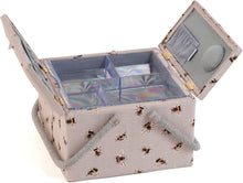 Carica l'immagine nel visualizzatore di Gallery, Hobby Gift Scatola Grande per Cucito con Doppio Coperchio e Manico - Cestino Porta Cucito in Cotone con Scomparti per Strumenti e Accessori Creativi - 25 x 25 x 17 cm, Api